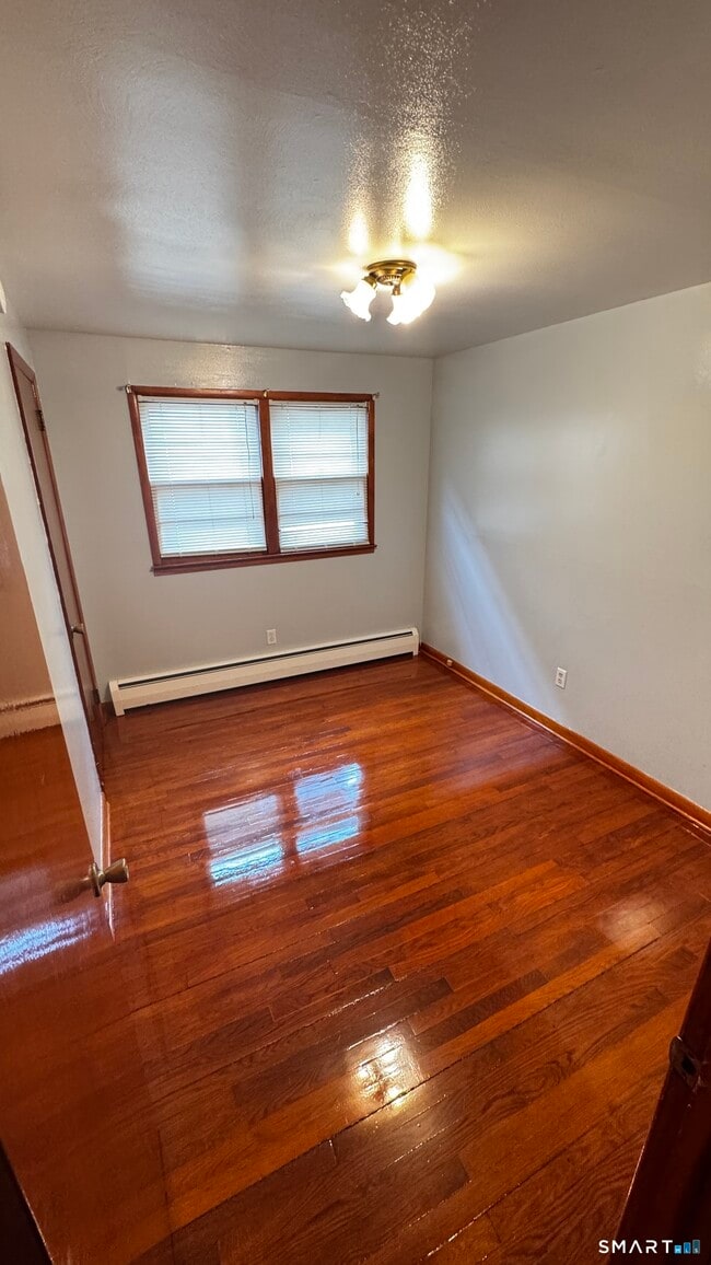 Building Photo - 156 Putnam Ave