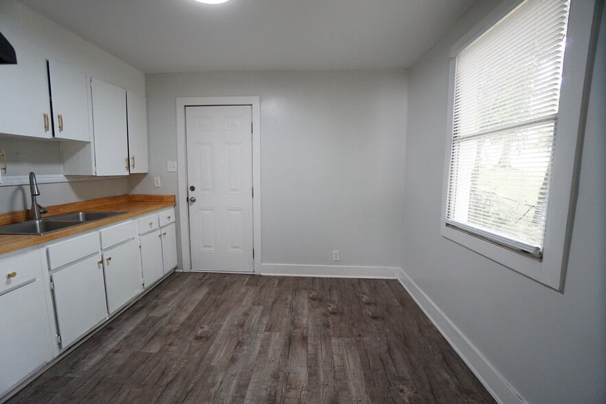 Building Photo - 3909 39th Ct N