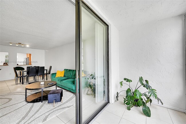 Building Photo - 1820 SW 81st Ave