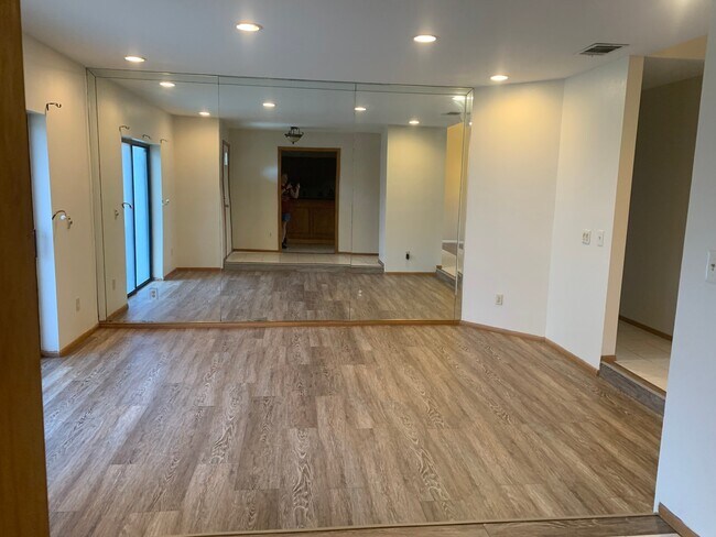 Building Photo - 1671 Grange Cir