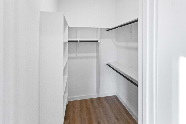 Building Photo - 6742 Peerless St