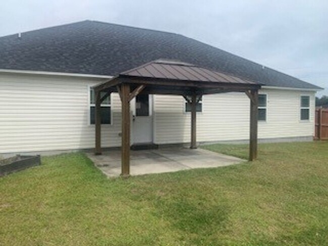 Building Photo - 200 Leeward Landing