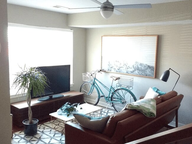 Building Photo - 3869 S Thompson St