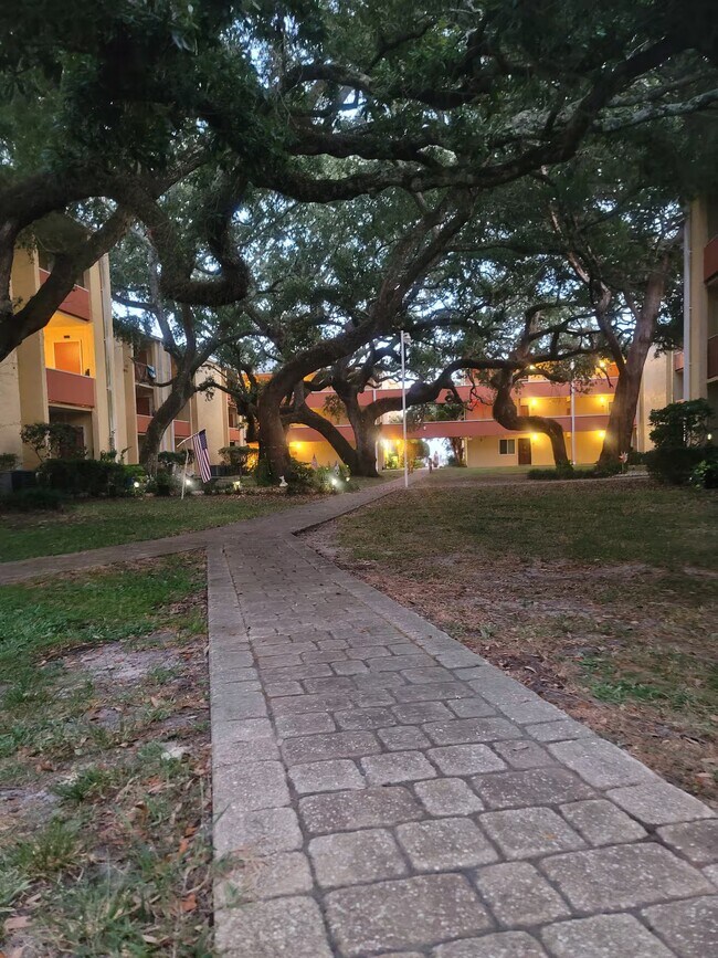 Building Photo - 209 W Miracle Strip Pkwy