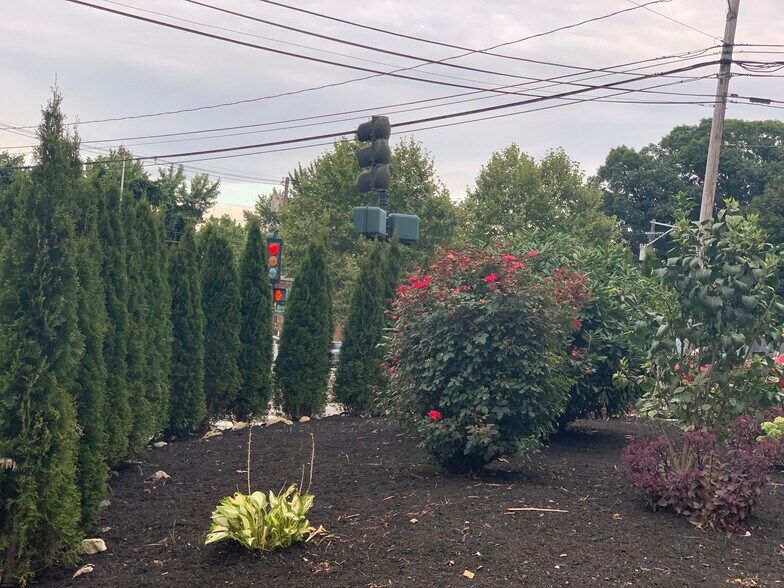 Building Photo - 11 Bridge St