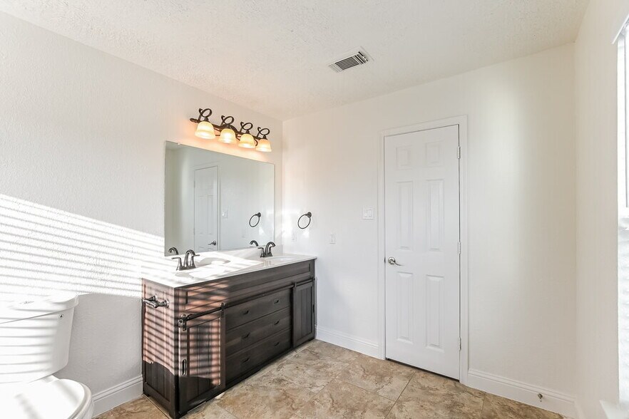 Building Photo - 11230 Wild Goose Dr