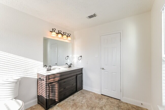 Building Photo - 11230 Wild Goose Dr