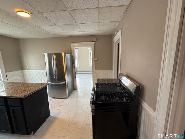 Building Photo - 154 Daly Ave