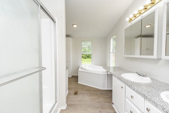Building Photo - Double wide and magnificent Mobile Home in...