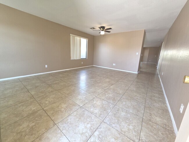 Building Photo - San Tan Heights