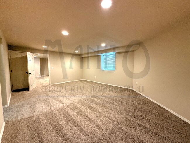 Building Photo - Beautiful Carnahan Crest Townhome