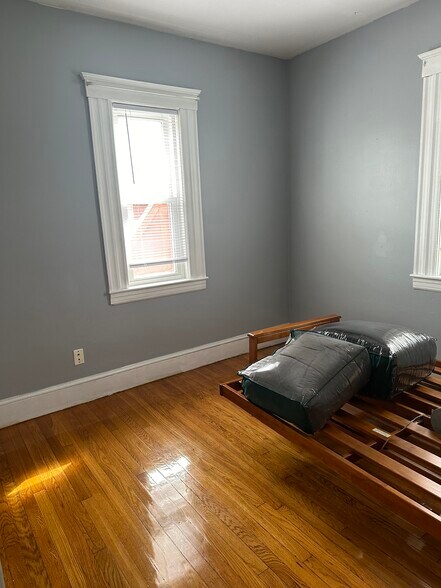 Building Photo - 24 Olcott St