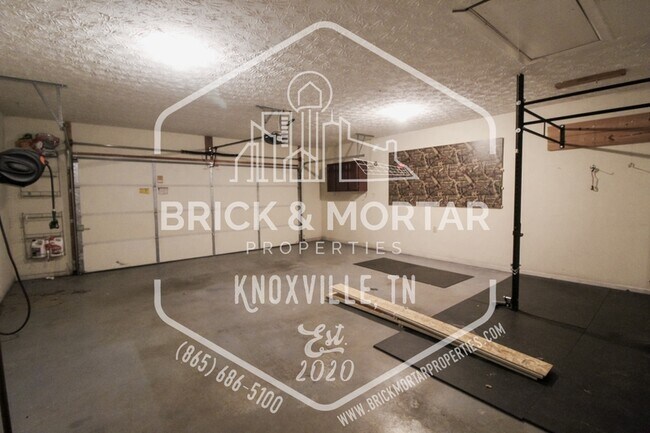 Building Photo - 808 Pioneer Dr