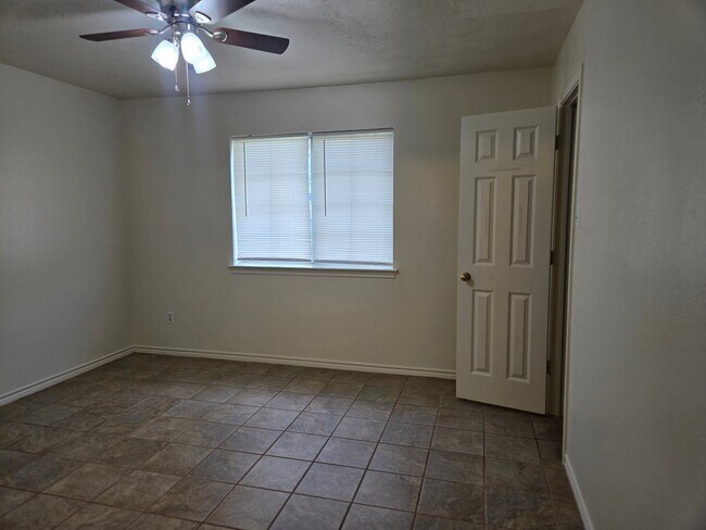 Building Photo - 1700 Dexter Dr S