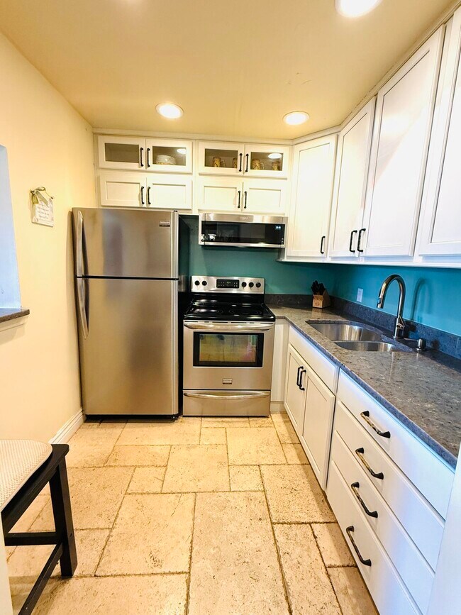 Building Photo - 159 Sussex H