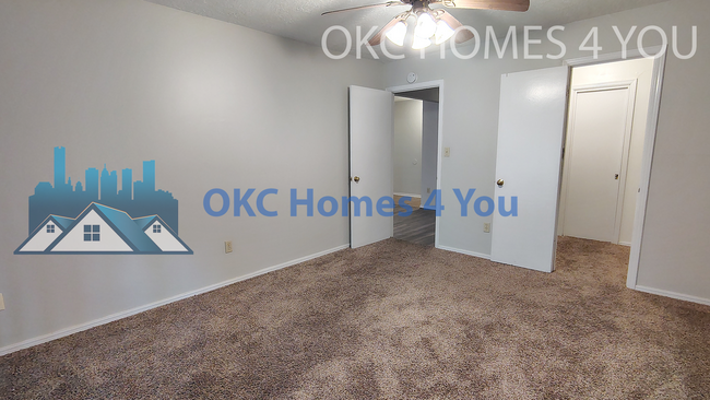 Building Photo - Half Duplex with Tons of Space!