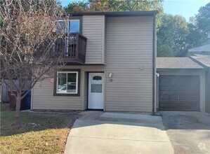 Building Photo - Welcome home to this beautifully updated 3...