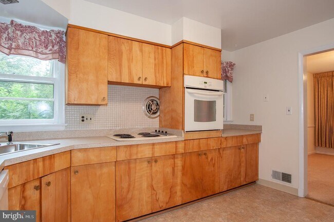 Building Photo - 5950 Clames Dr