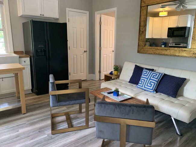 Building Photo - Furnished 1 Bedroom on E 60th Street