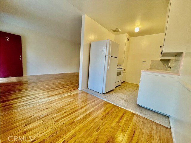 Building Photo - 1433 N Bronson Ave