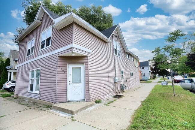 Primary Photo - 1000 Jennette Ave NW