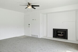 Building Photo - 5396 Willow Ln