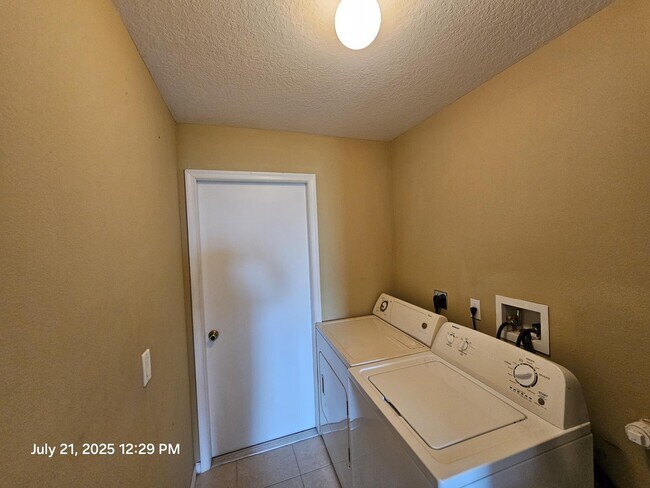 Building Photo - 2182 SW Idaho Ln