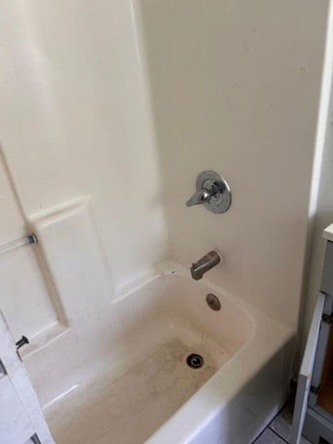 Building Photo - 1214 Highview Rd