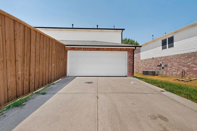 Building Photo - 1410 Thistle Cir
