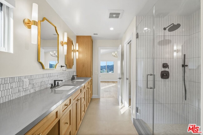 Building Photo - 4762 Charters Ave