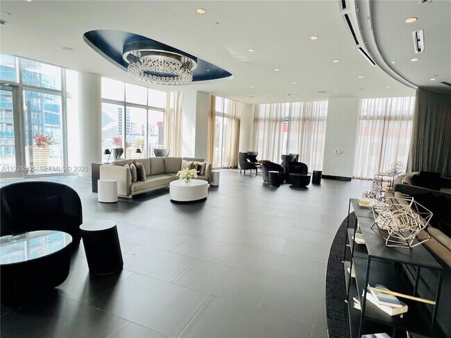 Building Photo - 851 NE 1st Ave