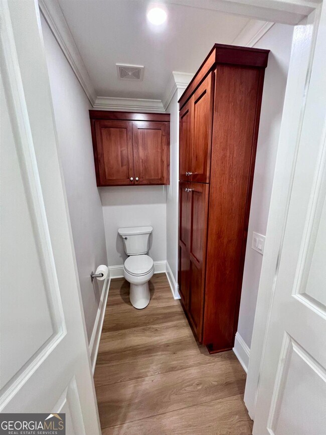 Building Photo - 1040 Creekside