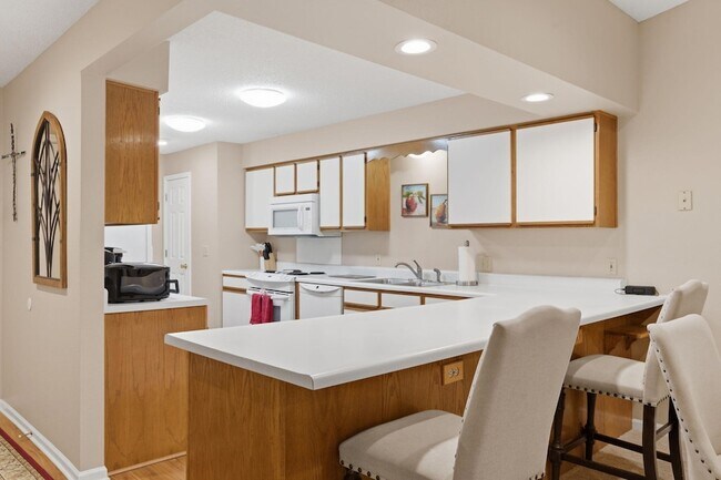 Building Photo - 350 Wildwood Dr S