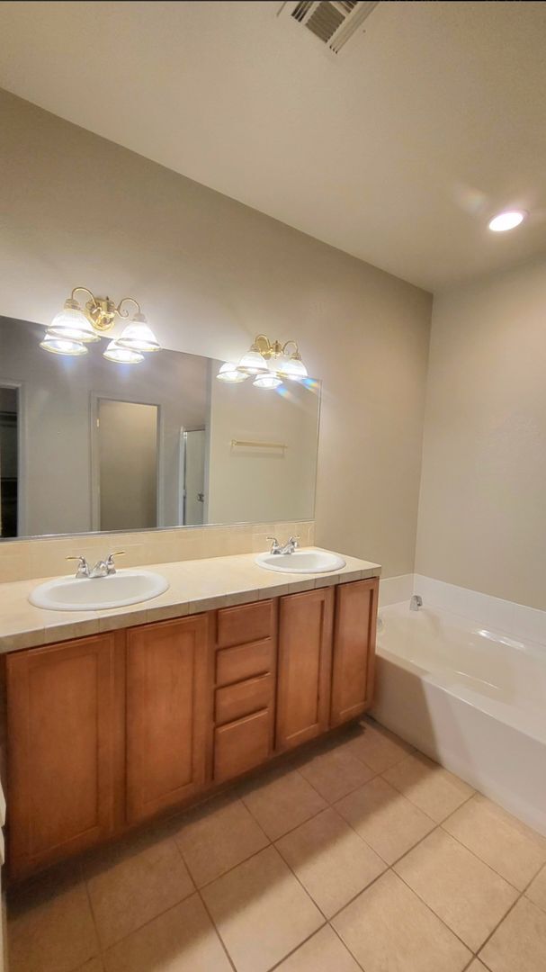 Building Photo - 1101 Bourbon St