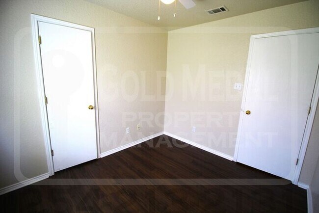 Building Photo - 2701 Alma Dr