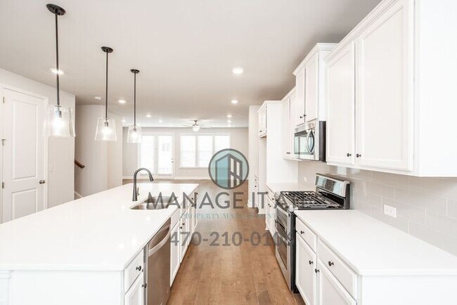 Building Photo - Elegant 4 Bedroom Townhome in Prime Location near HWY 285 in Doraville