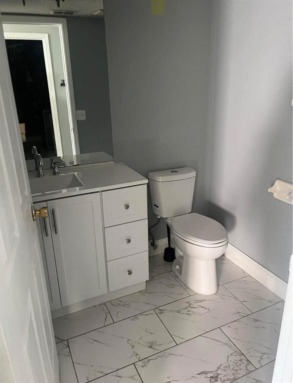 Building Photo - 2500 Jasmine Trace Dr