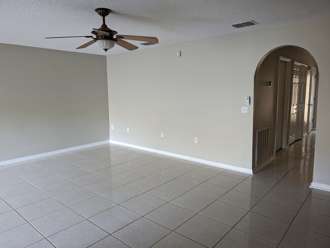 Building Photo - 4630 Ashburn Square Dr