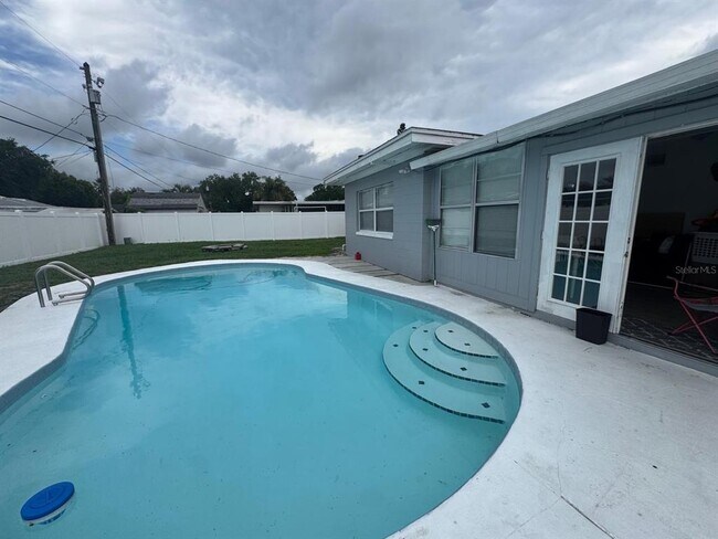 Building Photo - 4330 Fetrow Dr