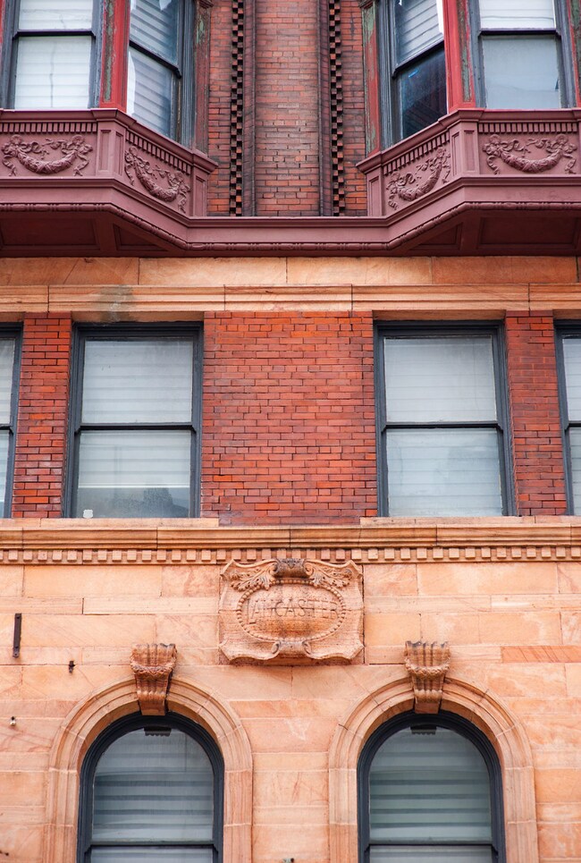 Building Photo - 22 W 7th St