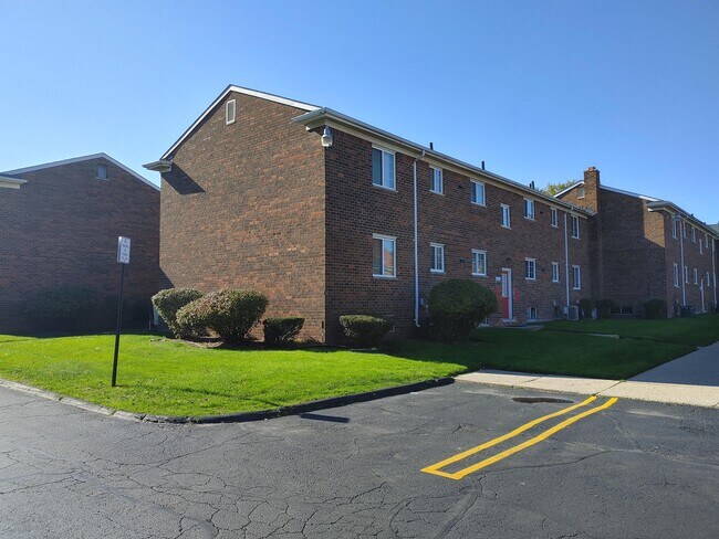 Building Photo - 25312 Shiawassee Cir