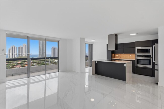 Building Photo - 19101 NE 36th Pl