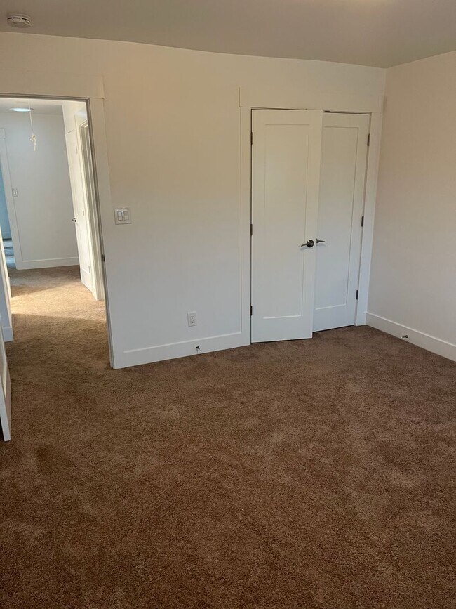 Building Photo - Newly Remodeled - 4/2 Concord Rancher - Lo...