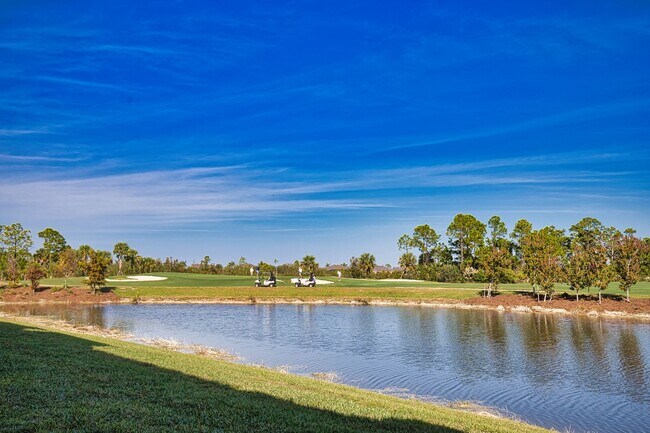 Building Photo - Golf Transfer 2-Bedroom 2-Bathroom First Floor Condo in the desirable Wellen Golf and Country Clu...