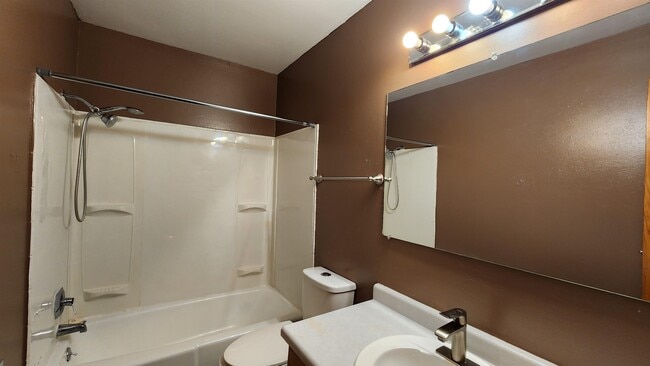 Building Photo - 2421 Adler Cir