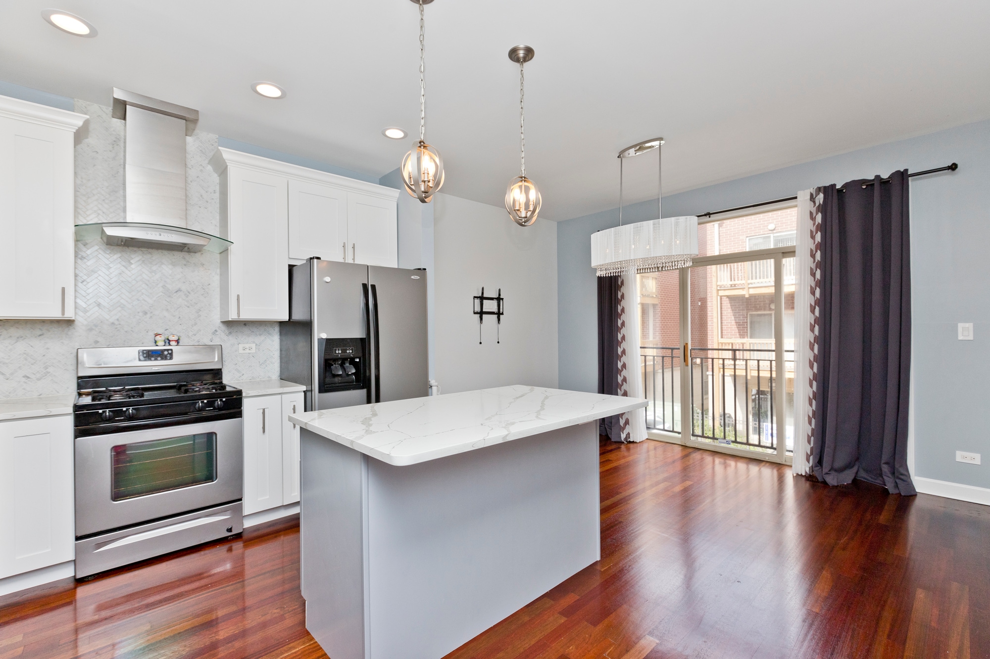 Building Photo - 1332 N Burling St