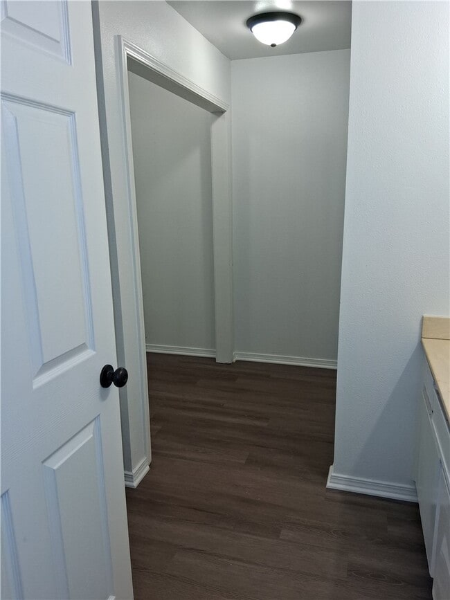 Building Photo - 1403 Camellia Dr