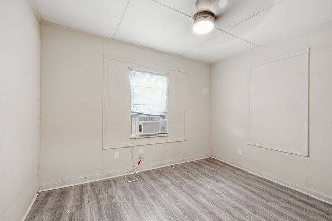 Building Photo - NA - "141 Ambroise St"