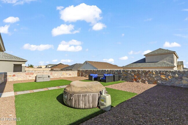 Building Photo - 13740 Villa Vista Ave