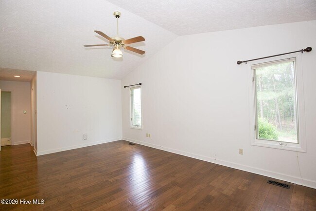 Building Photo - 1205 Greenbriar Dr
